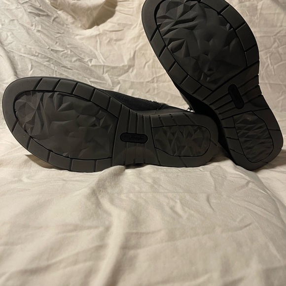 Merrell Women’s waterproof boots, Travvy Mid, size 8.5 - Picture 5 of 6